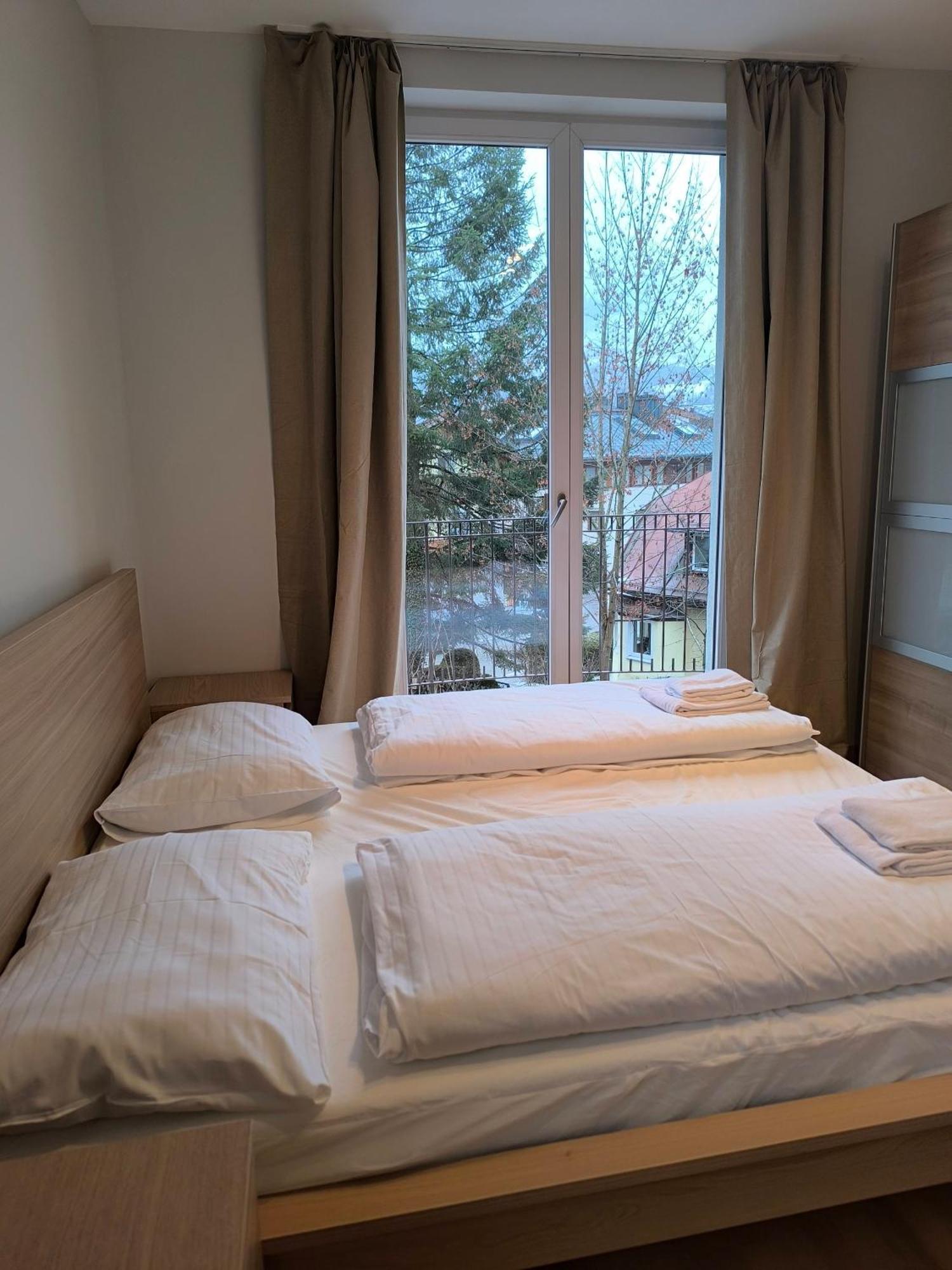 Four Seasons Getaway Apartment เซลล์อัมเซ ภายนอก รูปภาพ